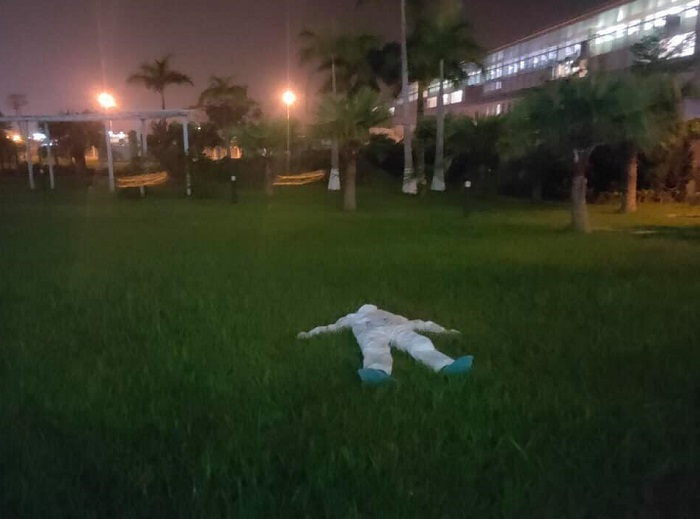 Lặng người trước những hình ảnh chạm đến trái tim từ nơi tuyến đầu chống dịch - 9