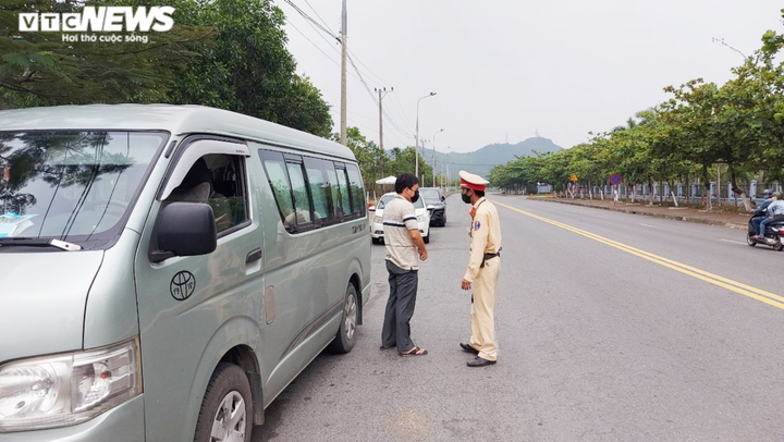 Cách ly toàn xã hội: Đà Nẵng lập nhiều chốt kiểm soát ô tô - 8