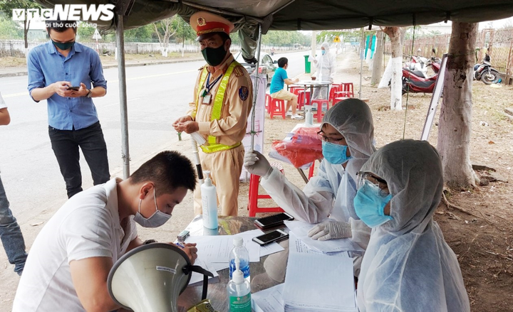 Cách ly toàn xã hội: Đà Nẵng lập nhiều chốt kiểm soát ô tô - 5