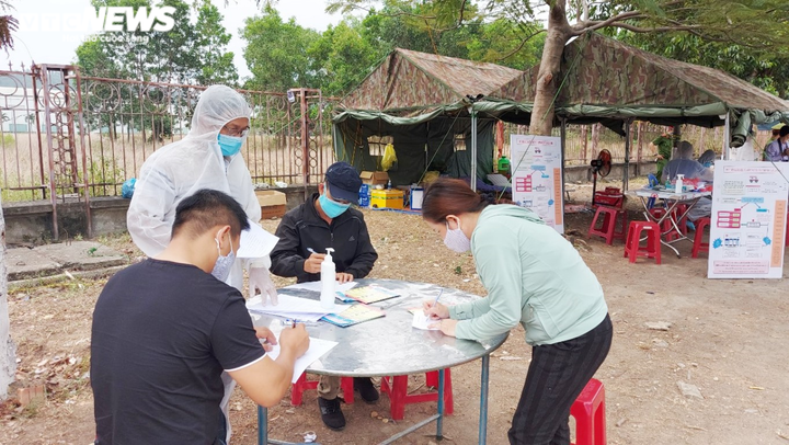 Cách ly toàn xã hội: Đà Nẵng lập nhiều chốt kiểm soát ô tô - 2