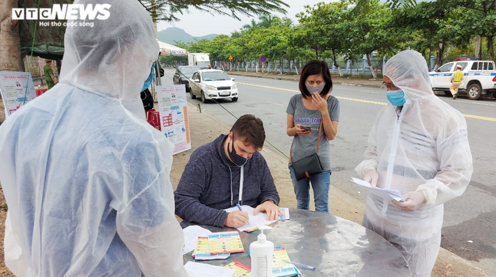 Cách ly toàn xã hội: Đà Nẵng lập nhiều chốt kiểm soát ô tô - 7