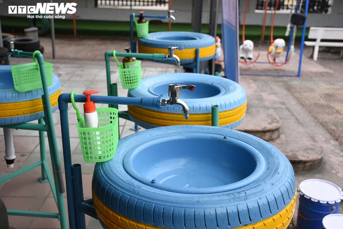 'Hô biến' lốp xe đã qua sử dụng thành bồn rửa tay công cộng phòng Covid-19 - 4