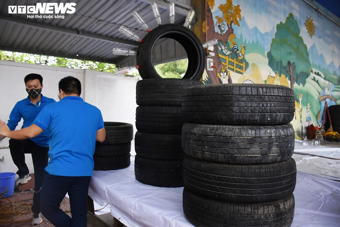 'Hô biến' lốp xe đã qua sử dụng thành bồn rửa tay công cộng phòng Covid-19 - 14