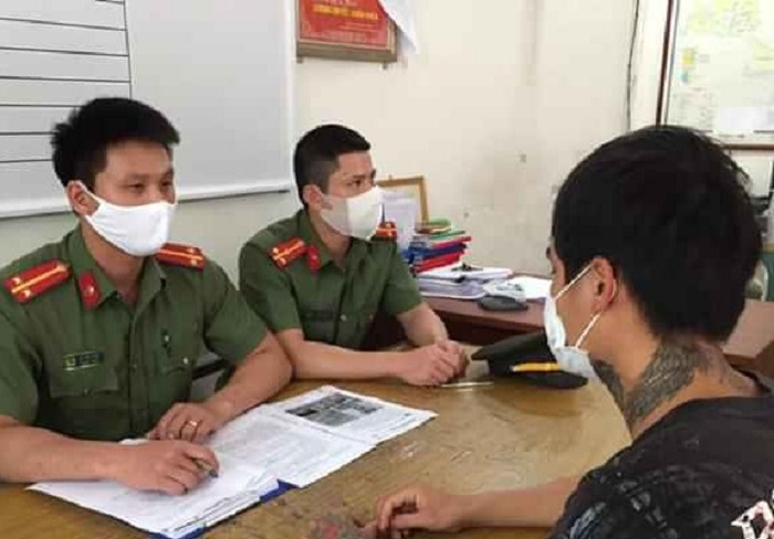 Tung tin 'hút thuốc lá điện tử chống Covid-19', bị phạt 12,5 triệu đồng - 1