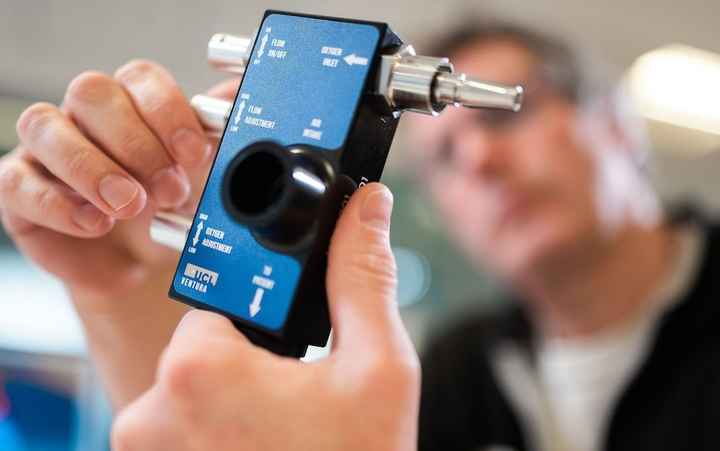 Đội đua F1 chế tạo thành công thiết bị thay thế máy thở trong 7 ngày - 2