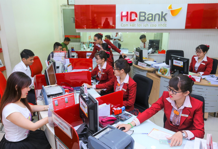 Hỗ trợ khách hàng vượt Covid-19, HDBank giảm sâu lãi suất cho vay - 1