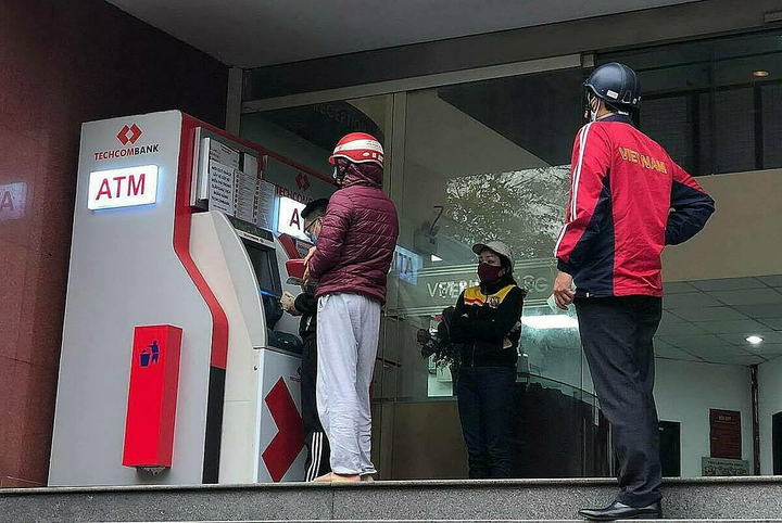 Ngân hàng giao dịch bình thường, người dân không cần rút tiền dự phòng - 2