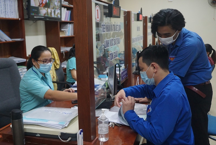 Hành chính thời Covid-19: Dân Đà Nẵng được ship giấy tờ đến tận nhà - 3