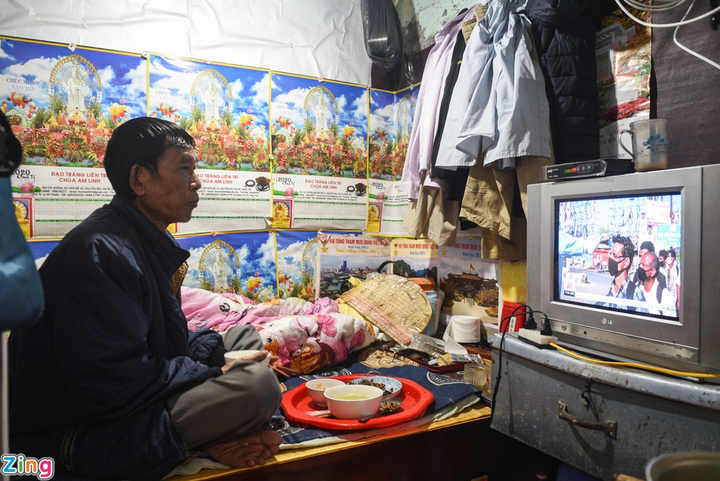 Cuộc sống của những bệnh nhân xóm chạy thận Bạch Mai giữa mùa dịch Covid-19 - 8