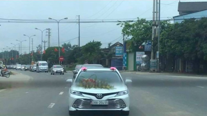 Tổ chức cưới linh đình cho con giữa mùa dịch Covid-19, PGĐ bệnh viện nói gì? - 1