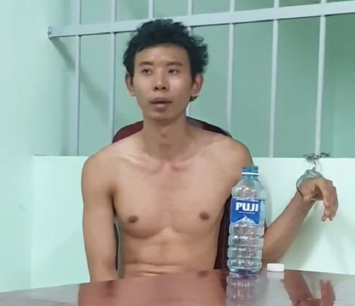 Tạm giữ hình sự nam sinh viên chém chết bà ngoại vì nghĩ là… cây chuối - 1