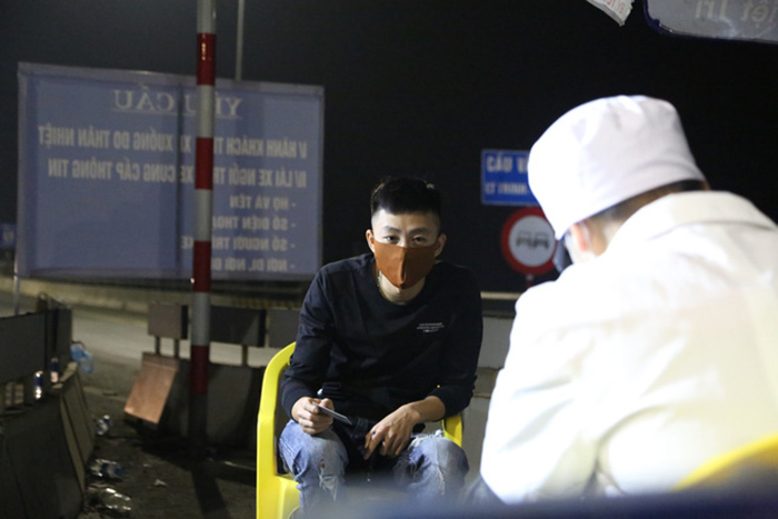 Trắng đêm lập chốt kiểm soát kiểm tra y tế, ngăn ngừa Covid-19 ở Phú Thọ - 11