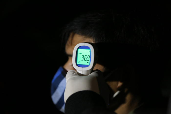 Trắng đêm lập chốt kiểm soát kiểm tra y tế, ngăn ngừa Covid-19 ở Phú Thọ - 10