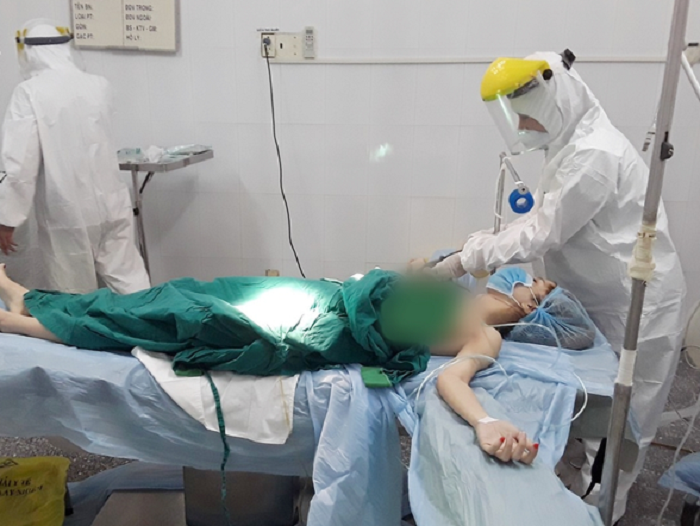 Cứu nữ bệnh nhân vỡ thai ngoài tử cung khi đang cách ly tập trung - 1