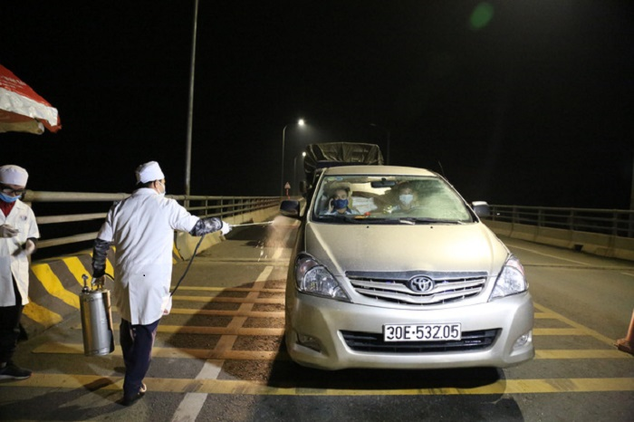 Trắng đêm lập chốt kiểm soát kiểm tra y tế, ngăn ngừa Covid-19 ở Phú Thọ - 13