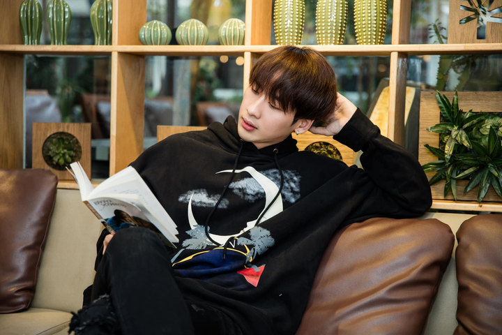 Tuấn Trần biến tấu hit cũ thành ca khúc chống dịch Covid-19 - 2