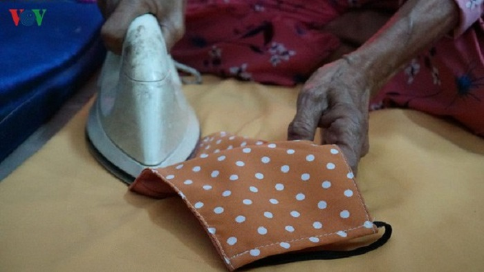 Những câu chuyện sẻ chia ấm lòng giữa mùa dịch Covid-19 - 1