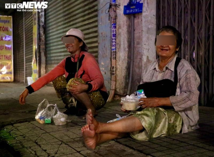 TP.HCM đưa người vô gia cư vào trung tâm bảo trợ xã hội trước ngày 4/4 - 1