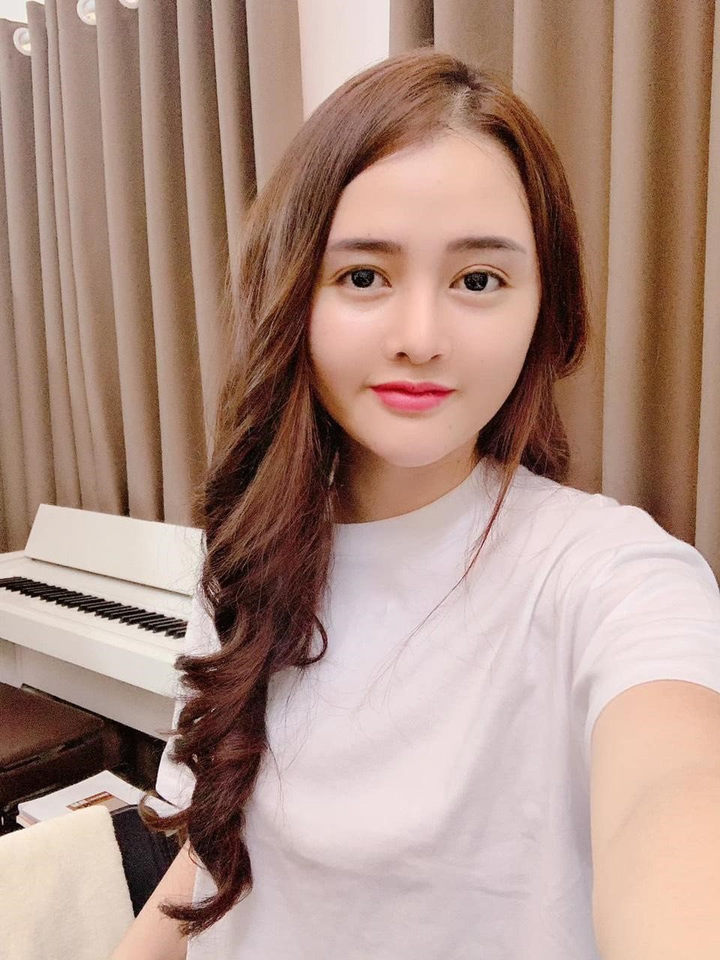 Cô giáo trẻ ủng hộ 200 triệu đồng góp phần đẩy lùi dịch Covid-19 - 4