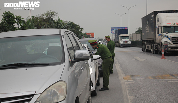 Xe tải chở hàng vào thẳng Hải Phòng không phải kiểm soát, quay đầu - 4