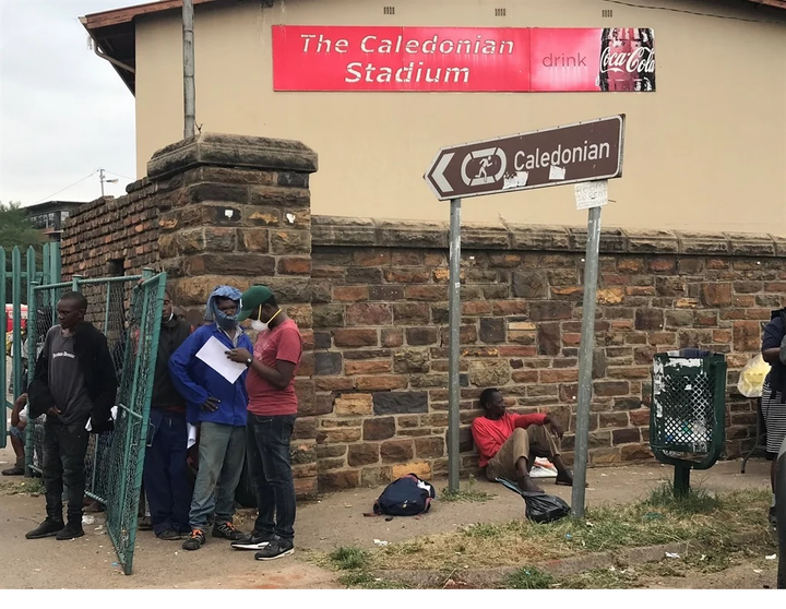 Nam Phi đưa hàng nghìn người vô gia cư vào sân vận động cách ly ngừa Covid-19 - 7