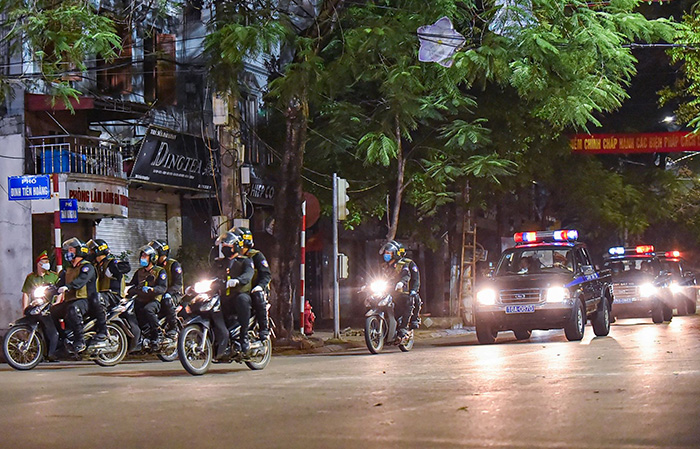Ảnh: Công an Hải Phòng ra quân tuần tra, kiểm soát sau 22h hàng ngày - 8