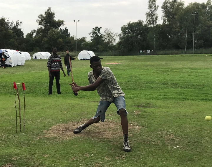 Nam Phi đưa hàng nghìn người vô gia cư vào sân vận động cách ly ngừa Covid-19 - 9