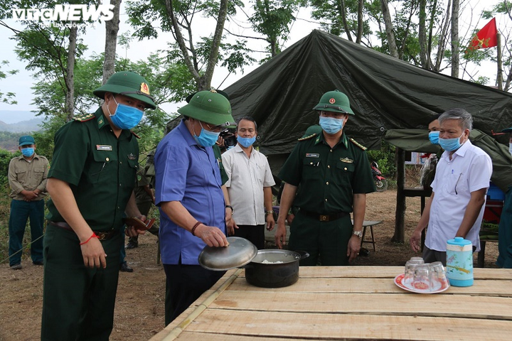 Phó Chủ tịch Quảng Trị: ‘Ngăn Covid-19, chốt chặn biên giới rất quan trọng’ - 3