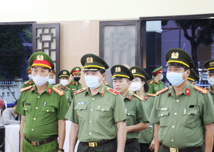 Xúc động lễ viếng 2 chiến sĩ công an hy sinh khi truy bắt nhóm đua xe - 6