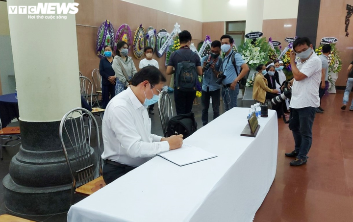 Xúc động lễ viếng 2 chiến sĩ công an hy sinh khi truy bắt nhóm đua xe - 3