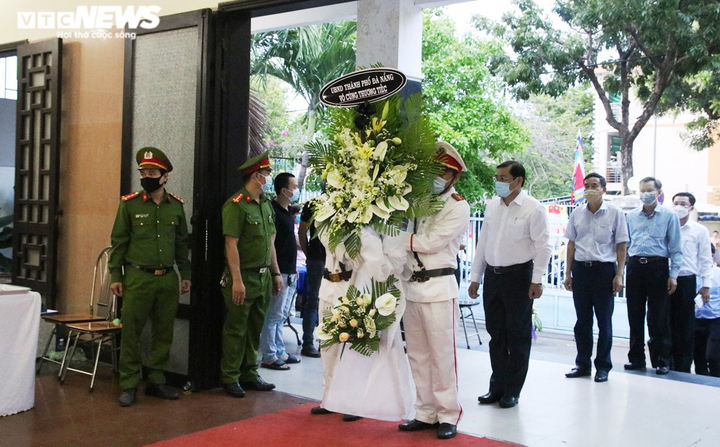 Xúc động lễ viếng 2 chiến sĩ công an hy sinh khi truy bắt nhóm đua xe - 2