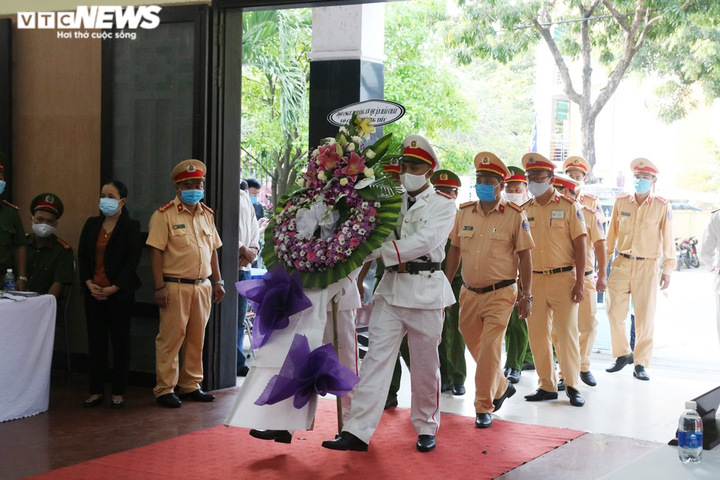 Xúc động lễ viếng 2 chiến sĩ công an hy sinh khi truy bắt nhóm đua xe - 7