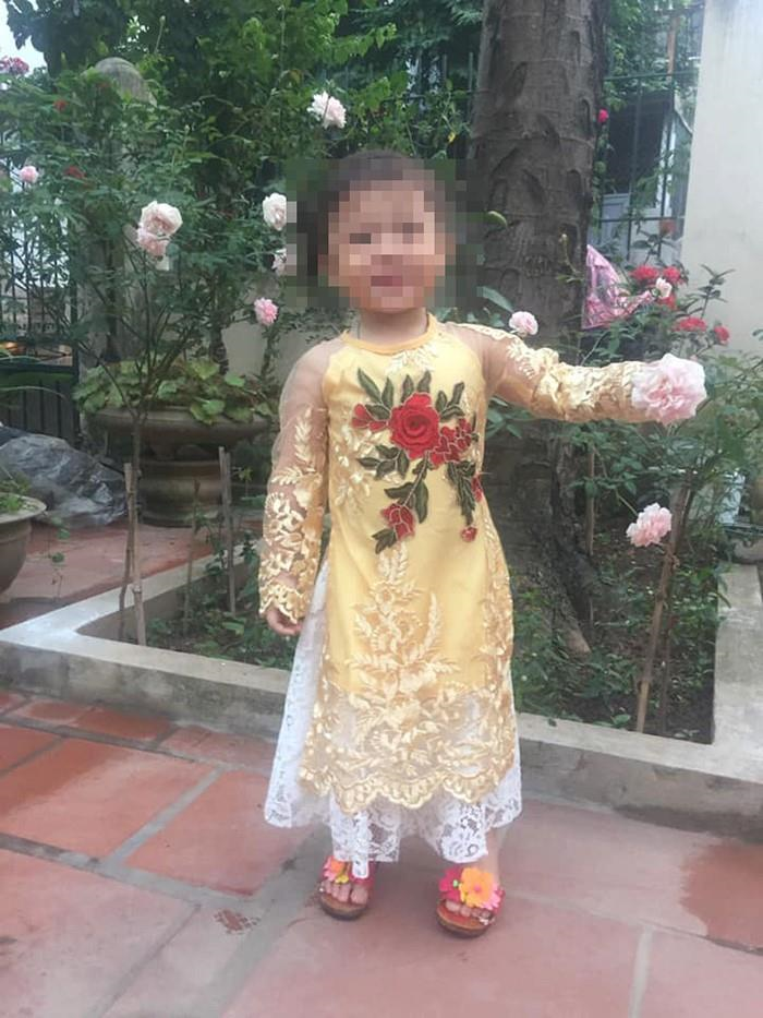 Thương trào nước mắt bé 3 tuổi phải làm con loại súc sinh đội lốt người - 1