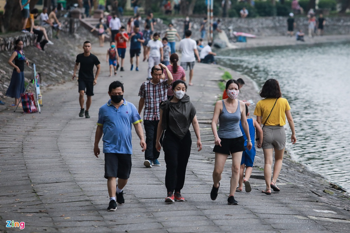 Chủ tịch Hà Nội: Phạt người ra đường khi không cần thiết hoàn toàn có cơ sở - 3