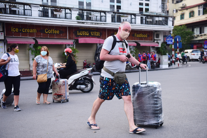 Hà Nội điều chỉnh giảm mục tiêu tăng trưởng - 1
