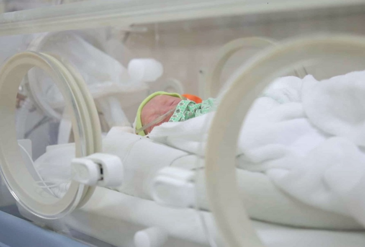 Sản phụ Hà Nội sinh ba trong khu cách ly Covid-19 - 1