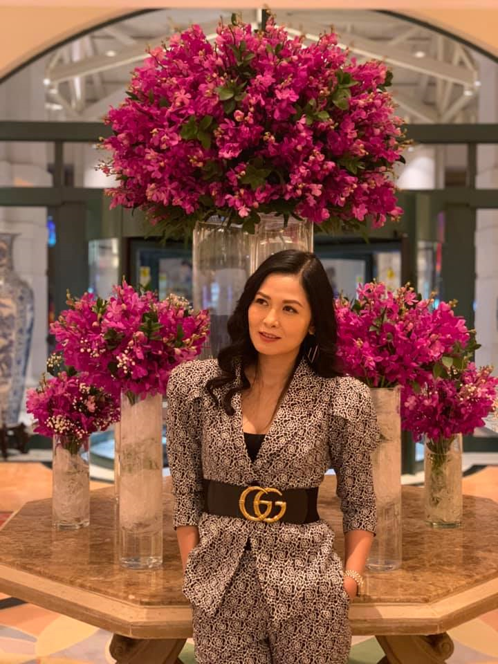 Vẻ ngoài nữ tính, nền nã của Phó Bí thư Bích Hiền phim 'Sinh tử' - 8