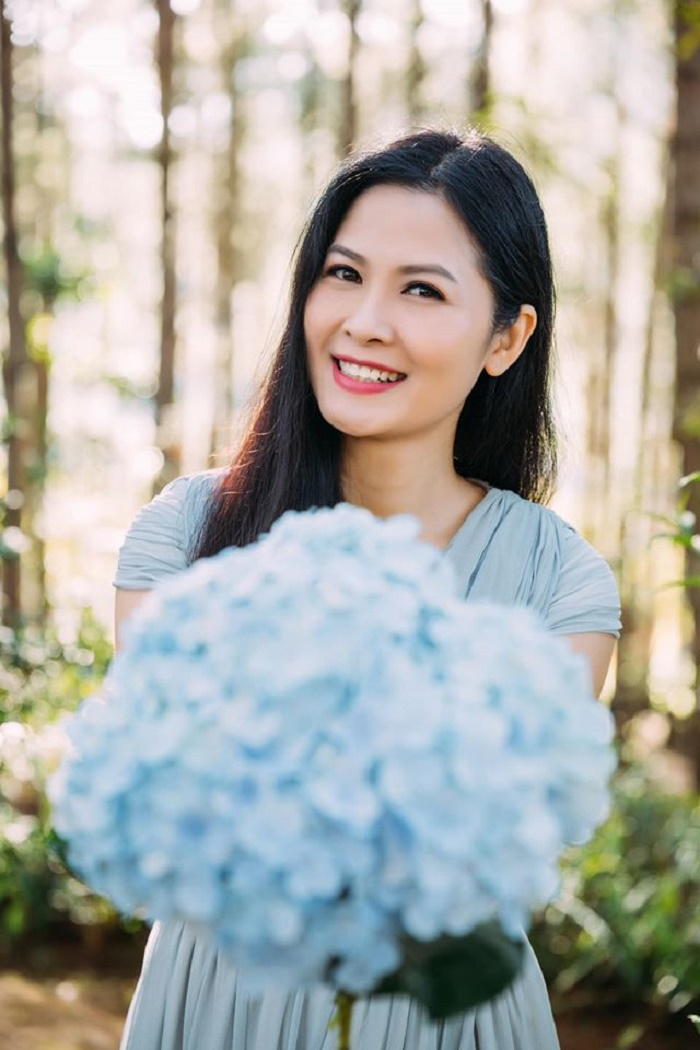 Vẻ ngoài nữ tính, nền nã của Phó Bí thư Bích Hiền phim 'Sinh tử' - 3