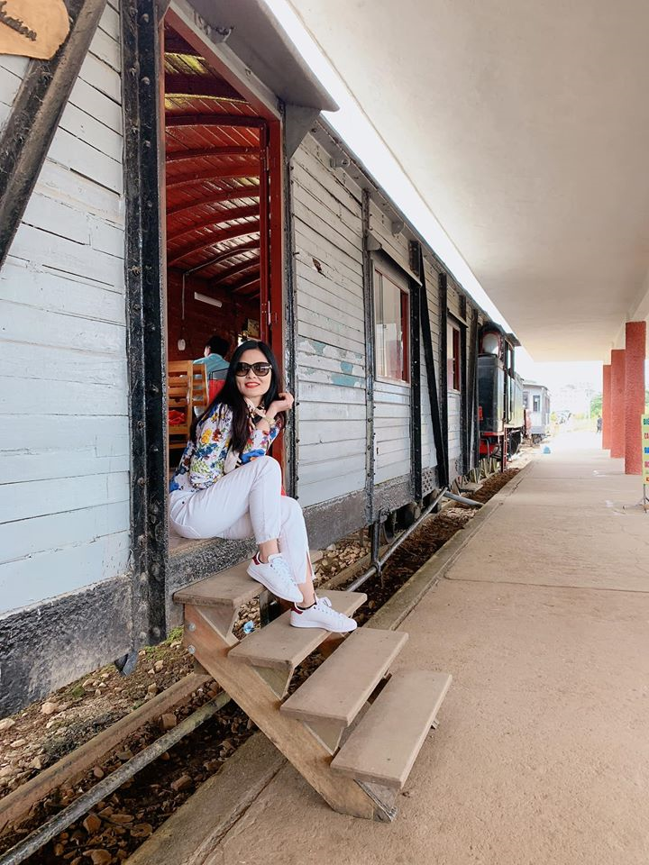 Vẻ ngoài nữ tính, nền nã của Phó Bí thư Bích Hiền phim 'Sinh tử' - 10