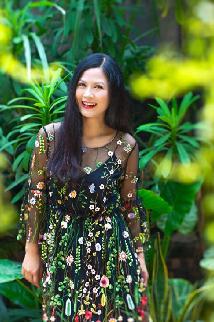 Vẻ ngoài nữ tính, nền nã của Phó Bí thư Bích Hiền phim 'Sinh tử' - 9