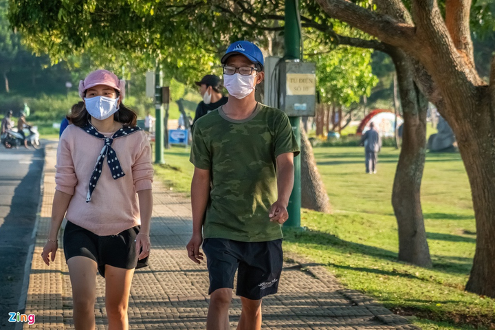 Công viên, quảng trường Đà Lạt đông đúc những ngày cách ly toàn xã hội - 3