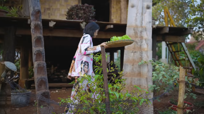 H'Hen Niê: 'Làm hoa hậu xong mới có người vớt, nhẹ hết cả người' - 1