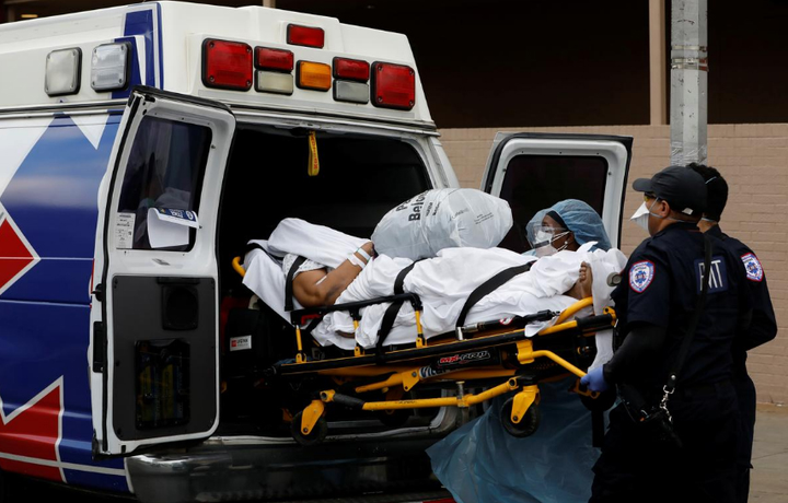 Hơn 8 nghìn người Mỹ nhiễm SARS-CoV-2 trong tình trạng nguy kịch - 1