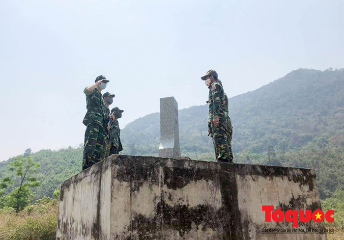 'Bao giờ hết dịch, ba về đưa con đi chữa bệnh' - 1