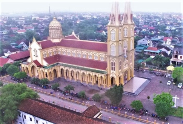 Tụ tập đông người hành lễ ở Hà Tĩnh: UBND tỉnh đề nghị chuyển cơ quan điều tra - 1