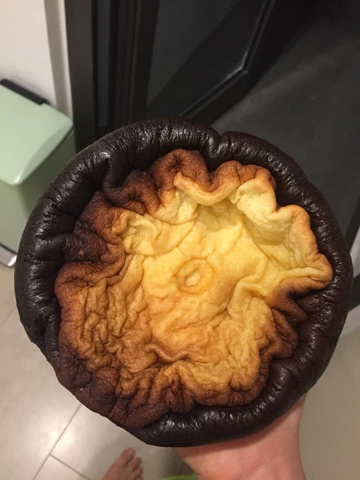 Cười lăn lộn với các 'thảm họa bếp núc' trong những ngày cách ly xã hội - 1