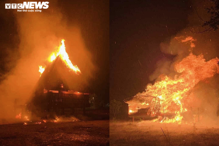 Nhà rông nổi tiếng ở Kon Tum cháy ngùn ngụt trong đêm, khói cao hàng chục mét - 2