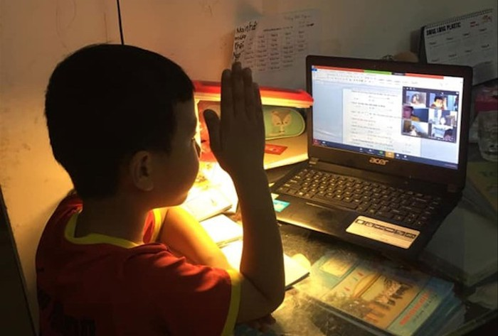 Mùa dịch Covid-19: Con học trực tuyến, phụ huynh kêu trời - 1