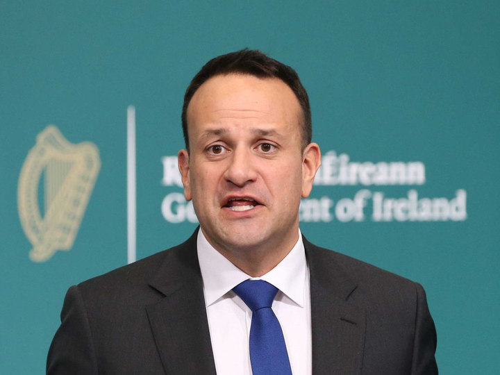 Thủ tướng Ireland xung phong làm bác sĩ chống Covid-19 - 1