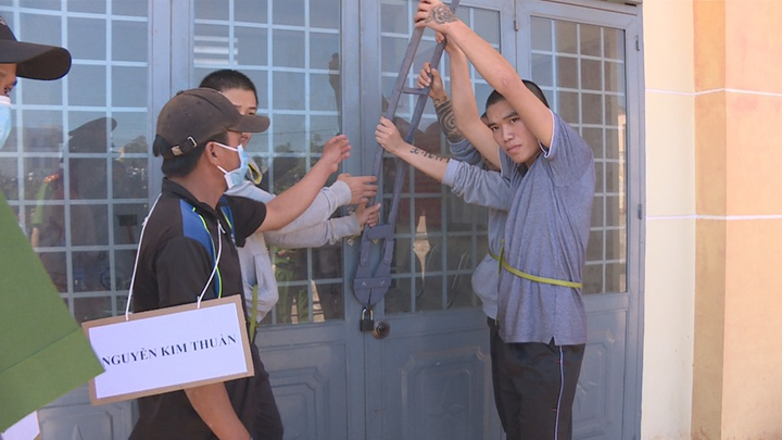 Truy tố nguyên cán bộ xã cùng 8 người trộm 400 triệu đồng ở Đắk Lắk - 1